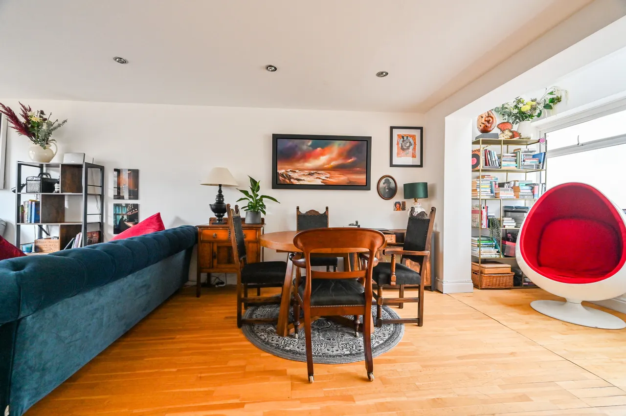 Flat 1 Crown Mews, White Horse Lane, London, photo 2