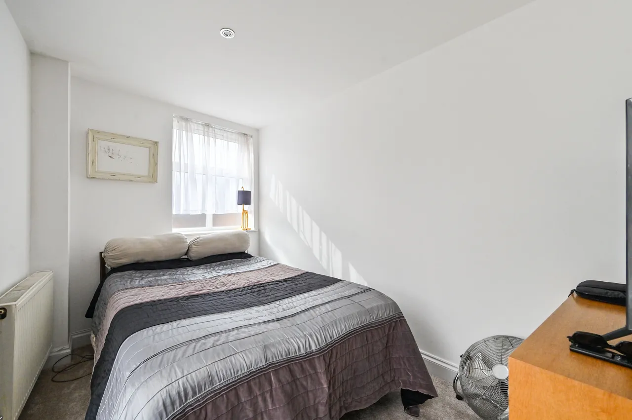 Flat 1 Crown Mews, White Horse Lane, London, photo 6
