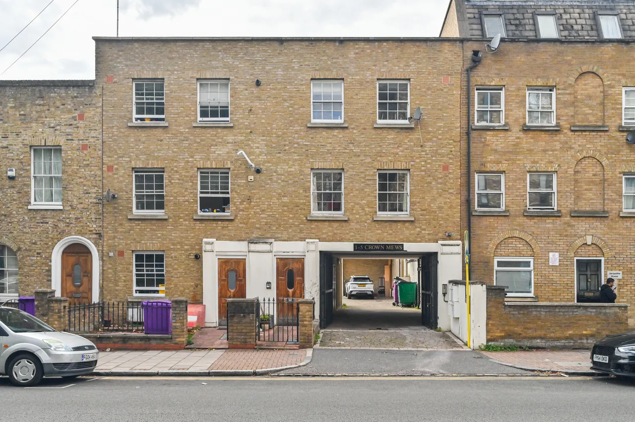 Flat 1 Crown Mews, White Horse Lane, London, photo 11
