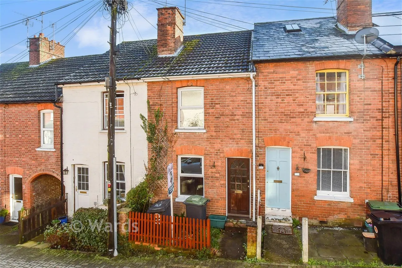 2 bed house for sale, Woodside Road, Tonbridge, TN9