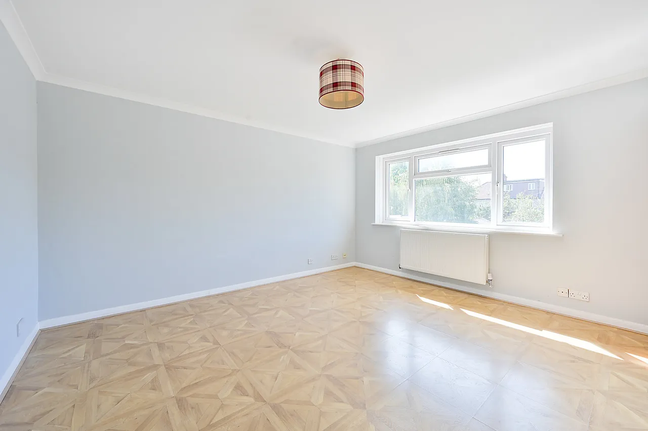 56 Guernsey Close, Hounslow, photo 2