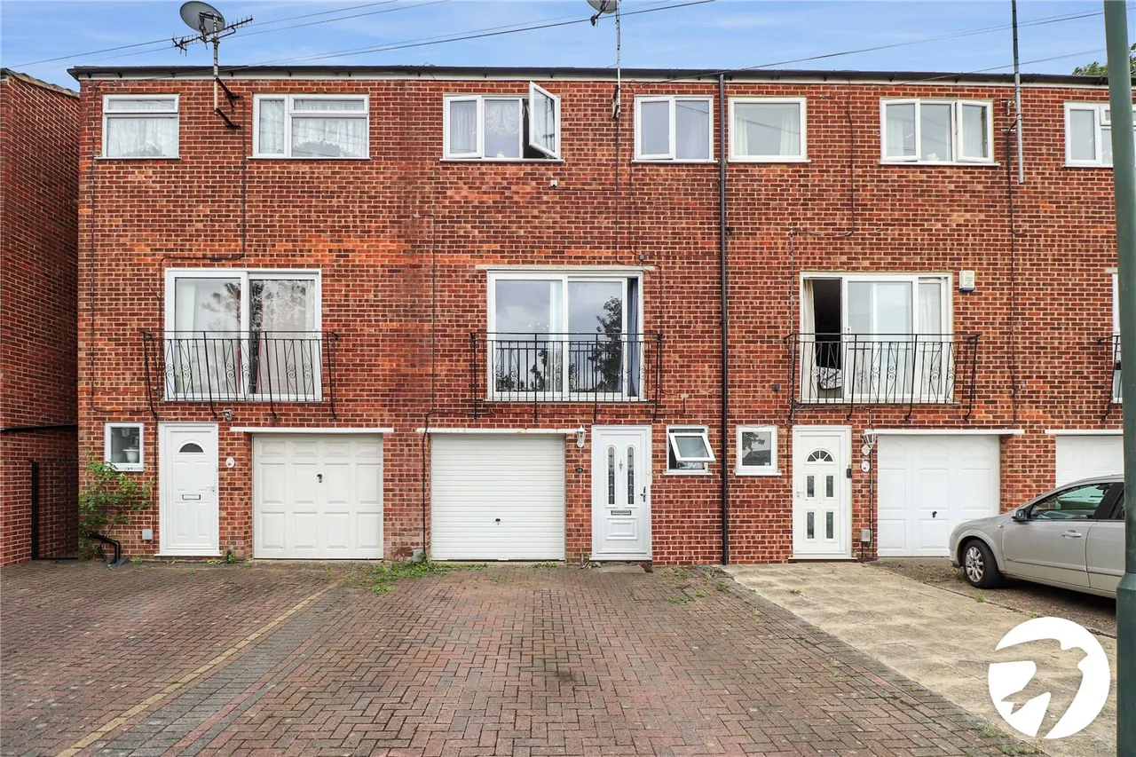 4 bed 4 bedroom property for sale, Regent Square, Belvedere, DA17