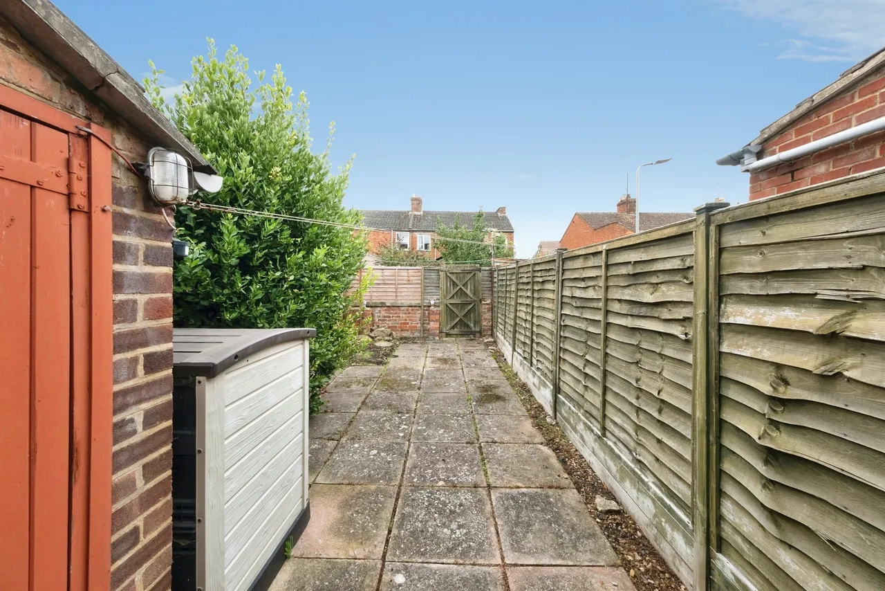 Bury Avenue, Newport Pagnell, photo 2