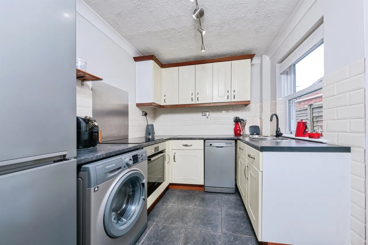 Bury Avenue, Newport Pagnell, photo 4