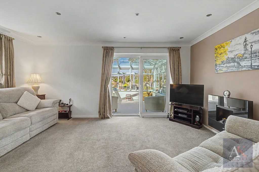 Dew Meadow Close, Rochdale OL12 6JT, photo 11