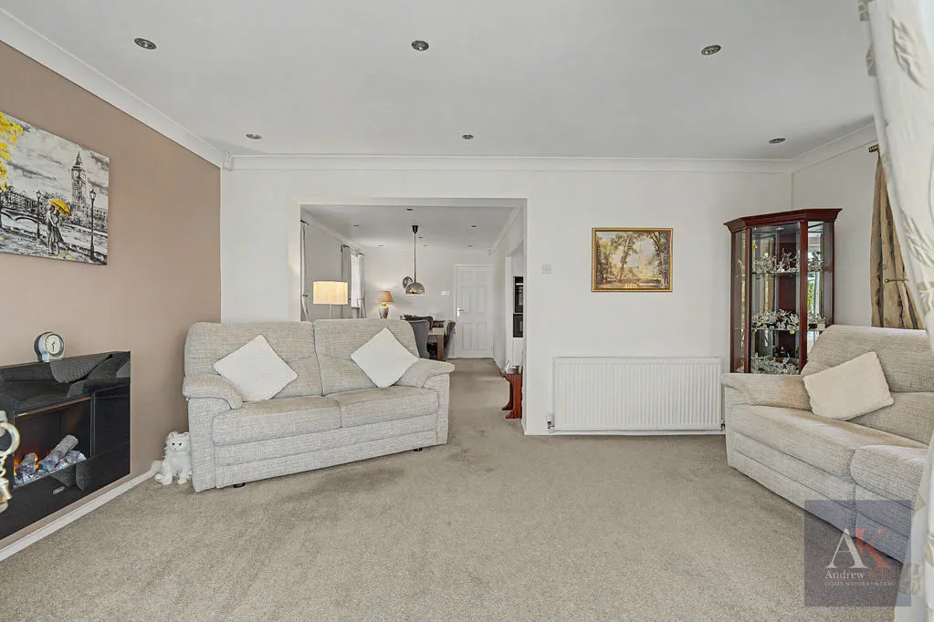 Dew Meadow Close, Rochdale OL12 6JT, photo 12