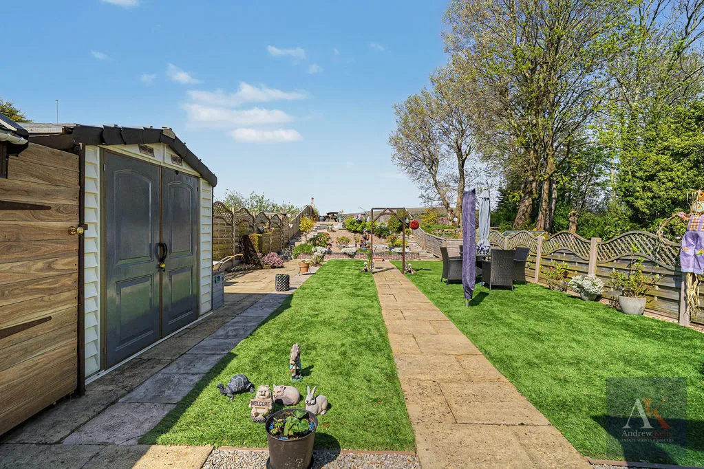 Dew Meadow Close, Rochdale OL12 6JT, photo 15