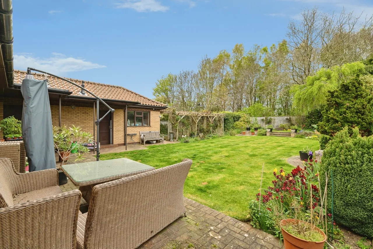 Meadow Drive, Hoveton, Norwich, Norfolk, NR12, photo 3
