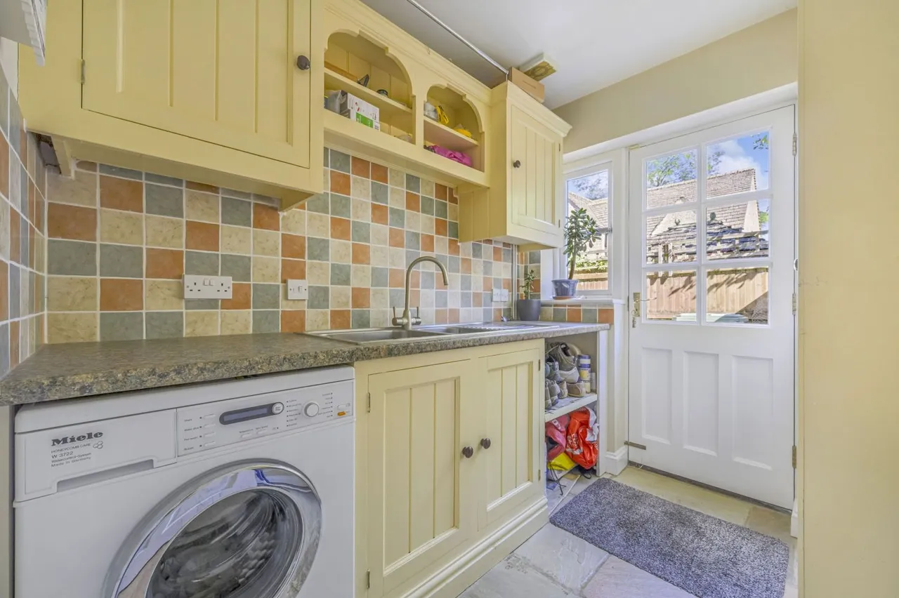 The Secret Garden, South Cerney, GL7, photo 12