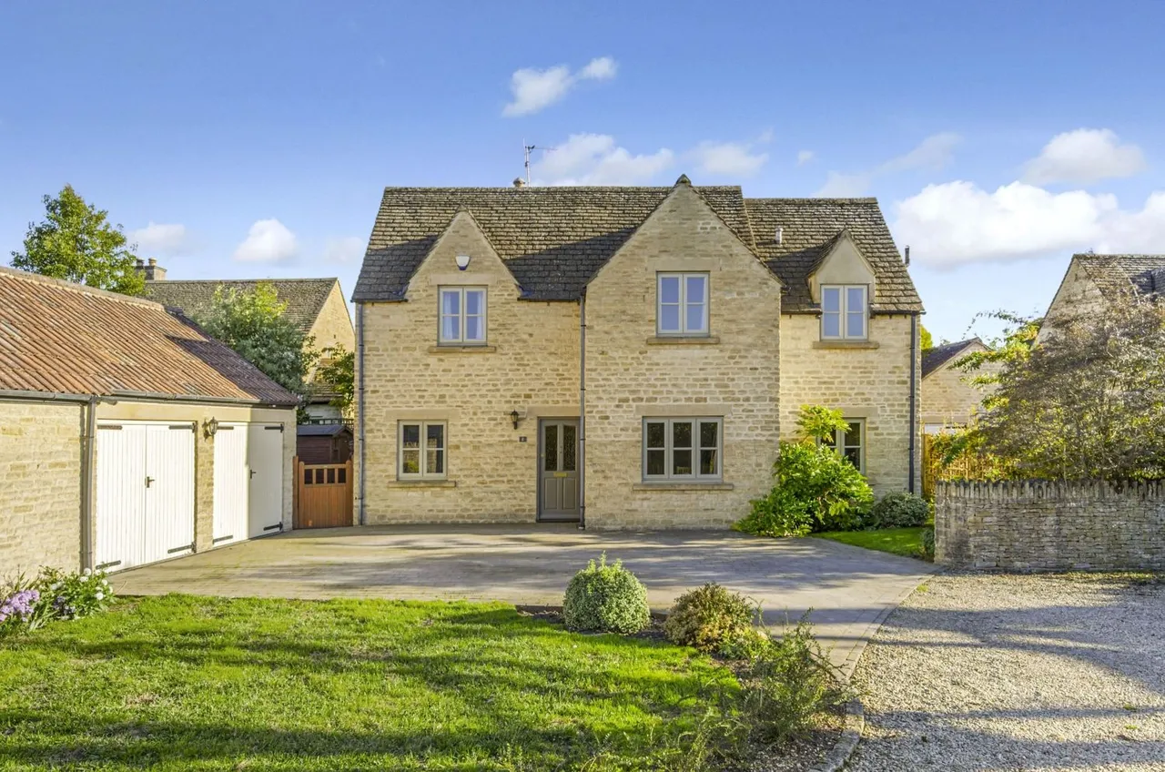 The Secret Garden, South Cerney, GL7, photo 5