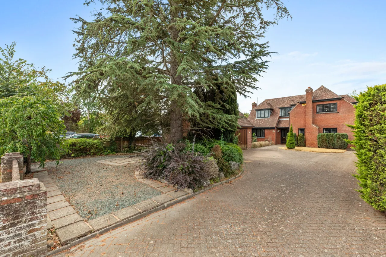Wendover Road, Stoke Mandeville, HP22, photo 18