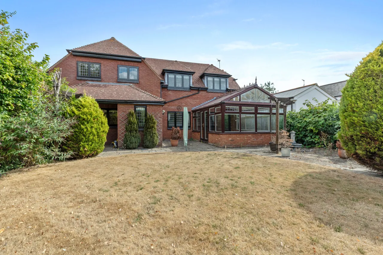 Wendover Road, Stoke Mandeville, HP22, photo 17