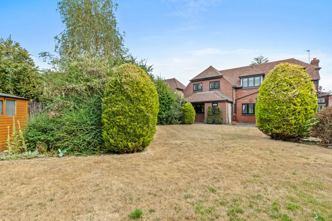 Wendover Road, Stoke Mandeville, HP22, photo 3