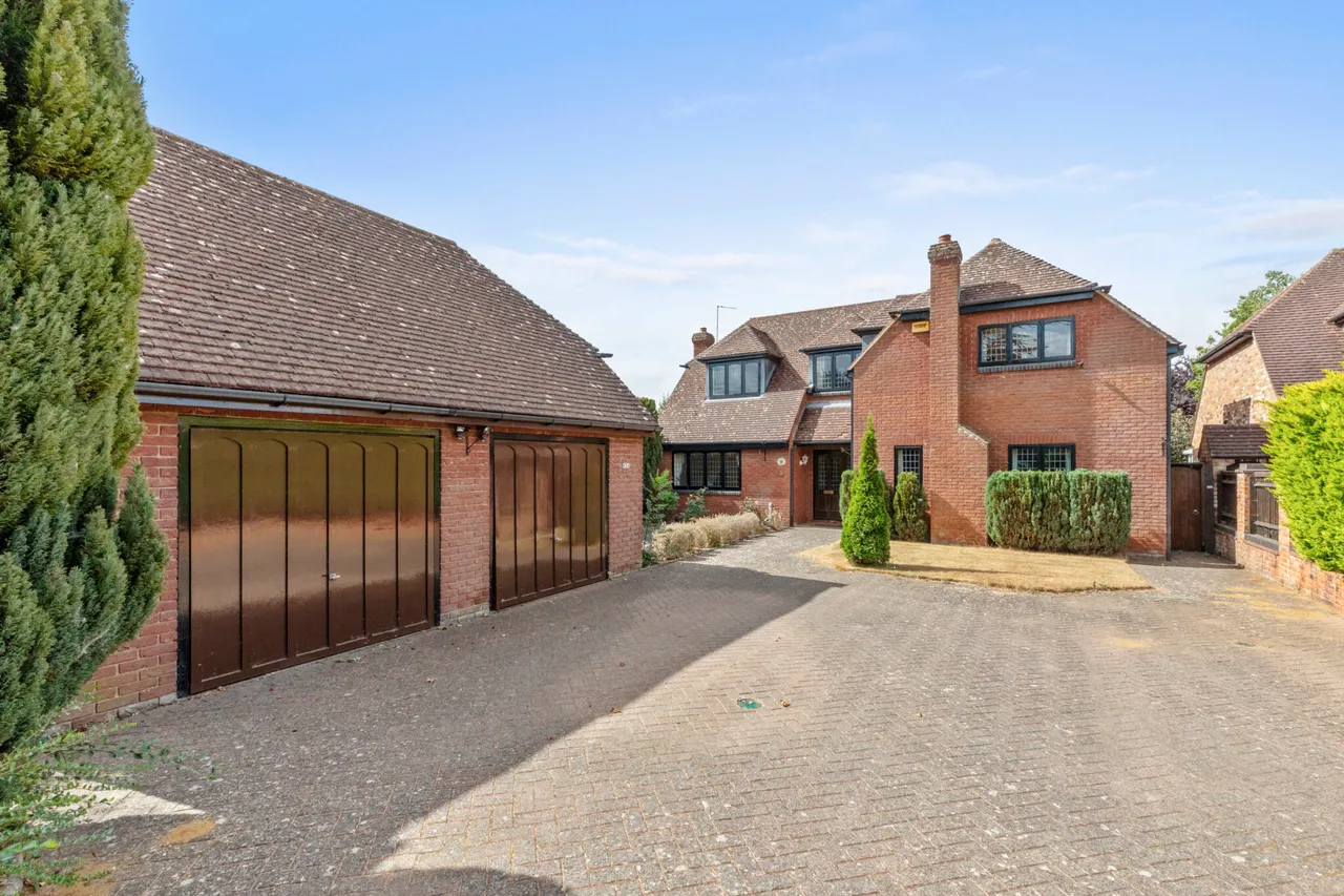 4 bed house for sale, Wendover Road, Stoke Mandeville, HP22
