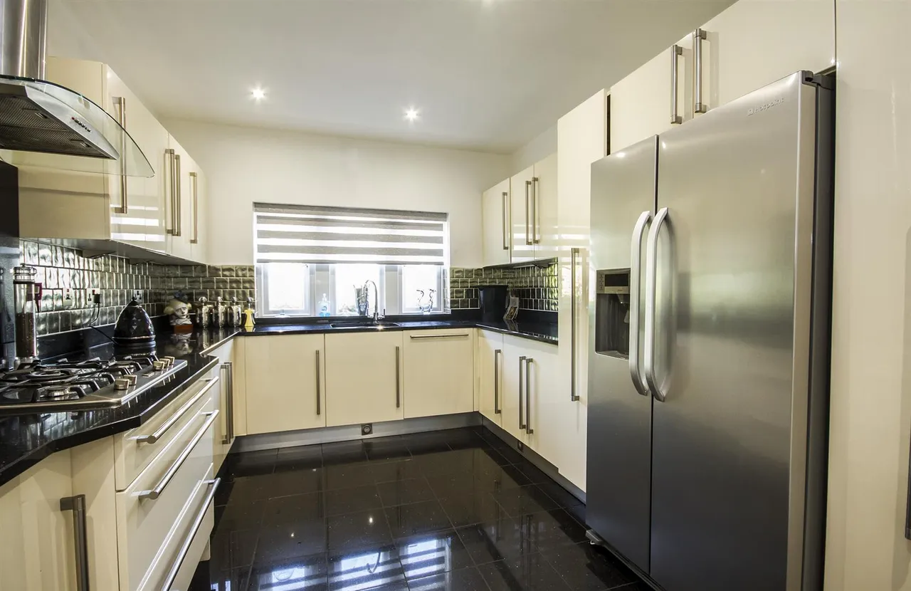 Whalley Road, Ramsbottom, Bury, Lancashire, BL0 0DG, photo 4