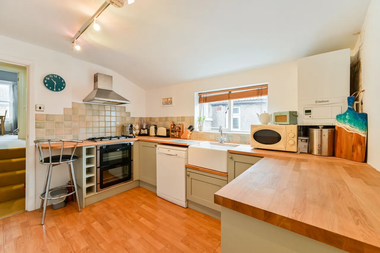 First Floor, 45 Balfern Street, London, photo 5