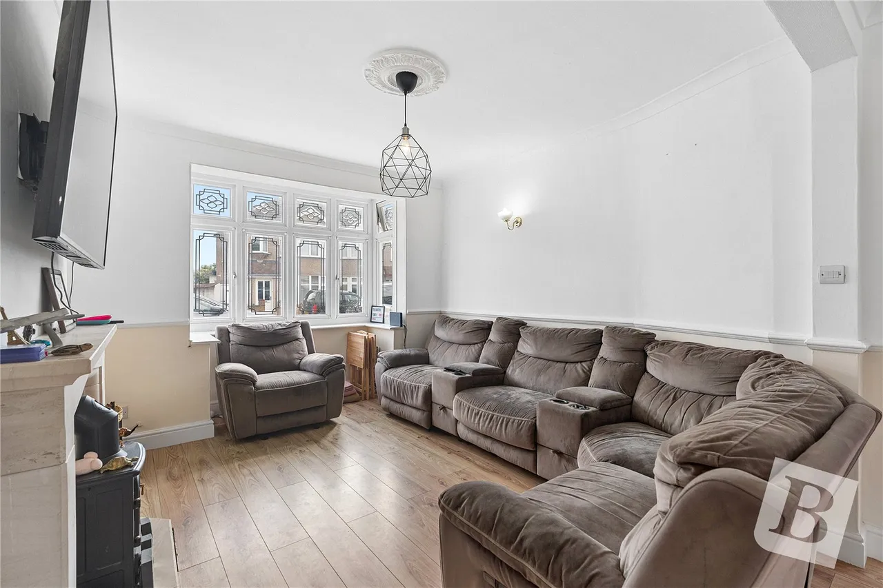 Victory Road, Rainham, RM13, photo 2