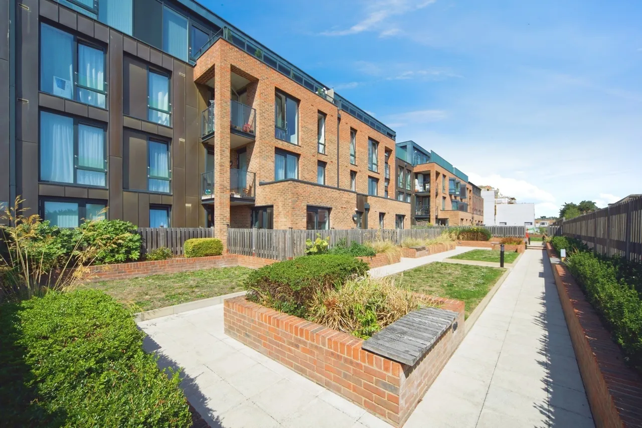 1 bed flat for sale — High Road, London, N12