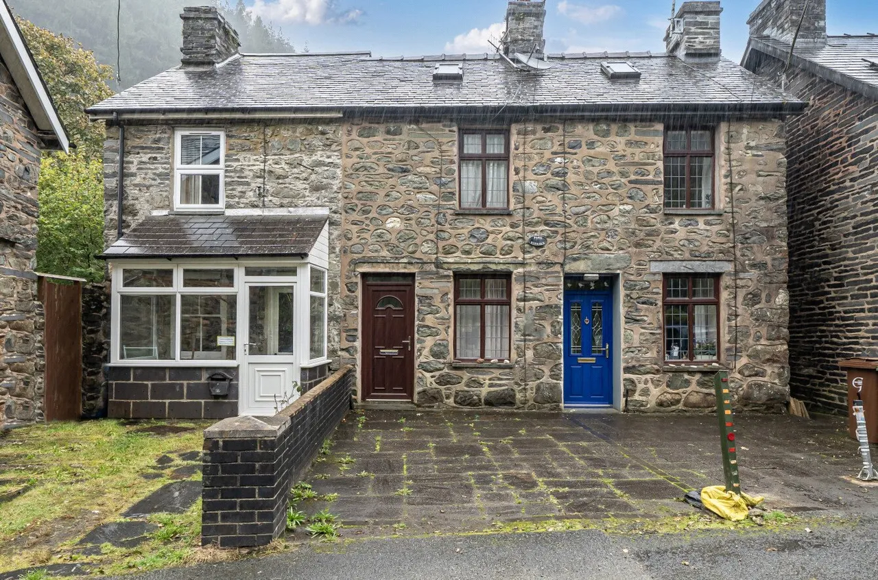 2 bed house for sale, Park Terrace, Corris