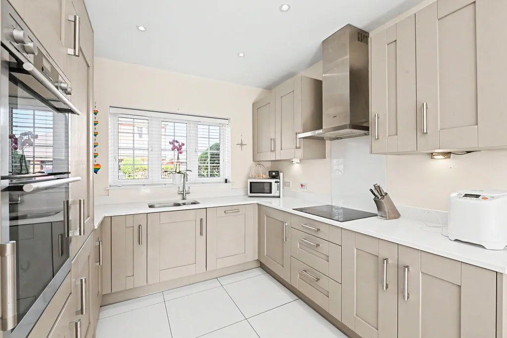 Chapel Drive, Aston Clinton, HP22, photo 2