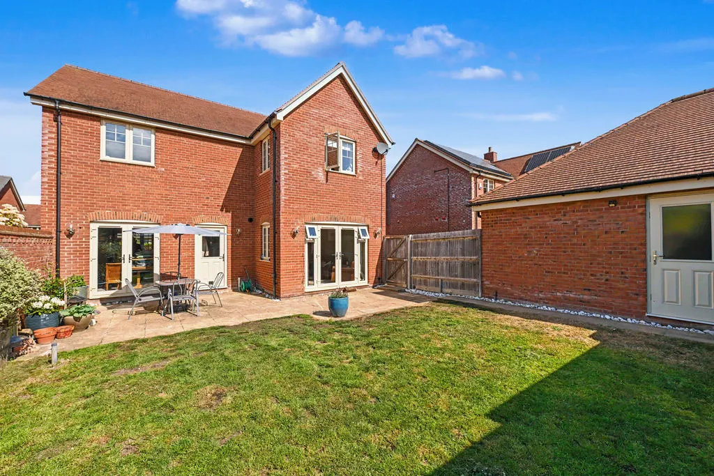 Chapel Drive, Aston Clinton, HP22, photo 18