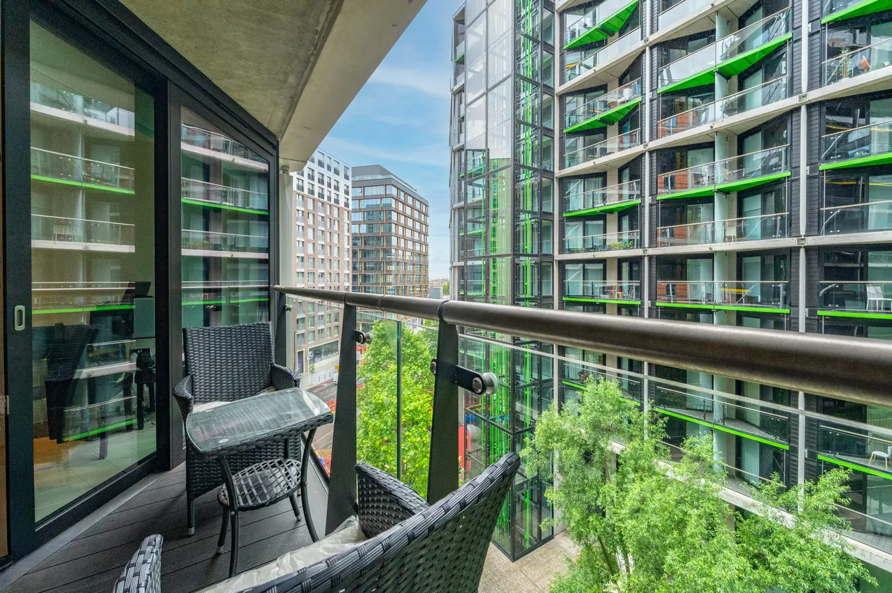 Flat 32, 3 Riverlight Quay, London, photo 9