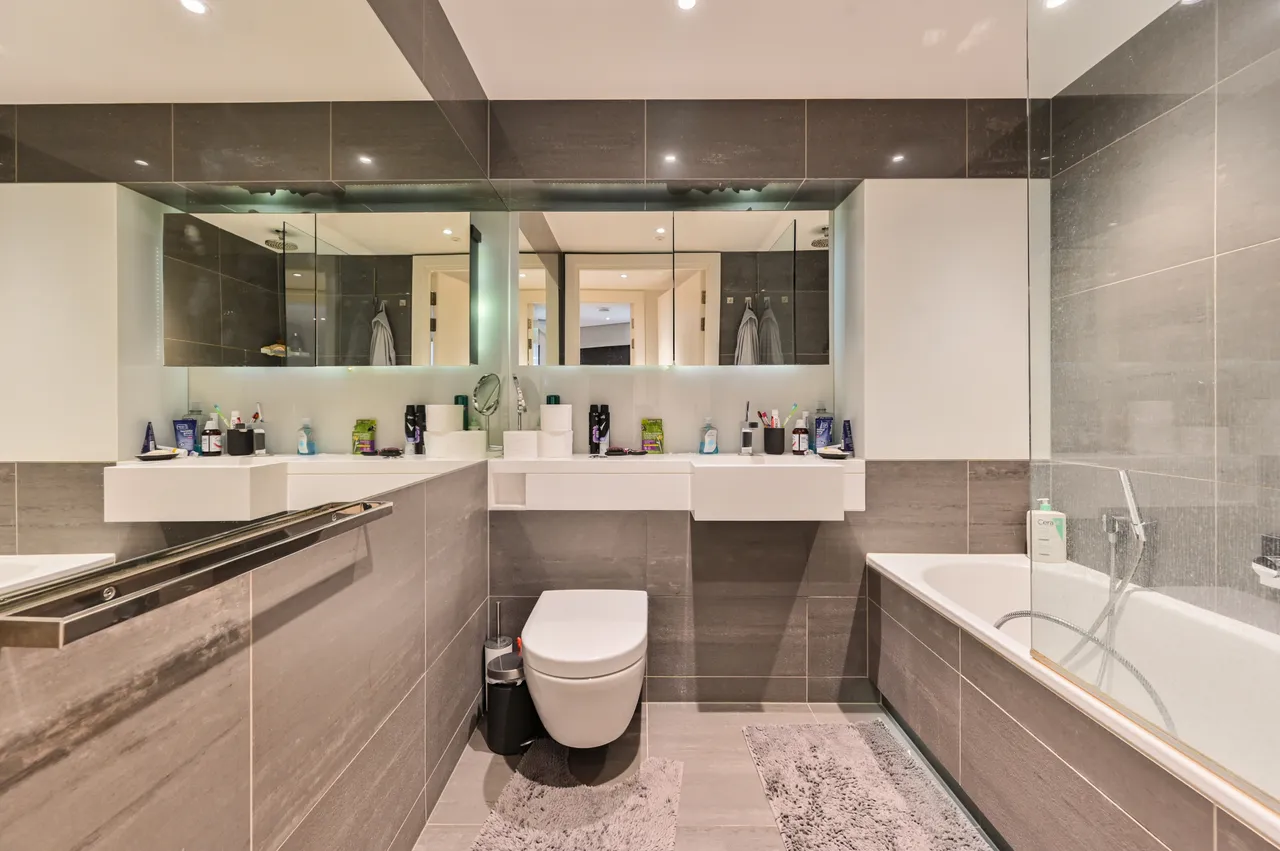 Flat 32, 3 Riverlight Quay, London, photo 8