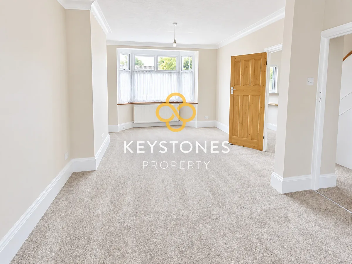 Radnor Crescent, Ilford, IG4, photo 2