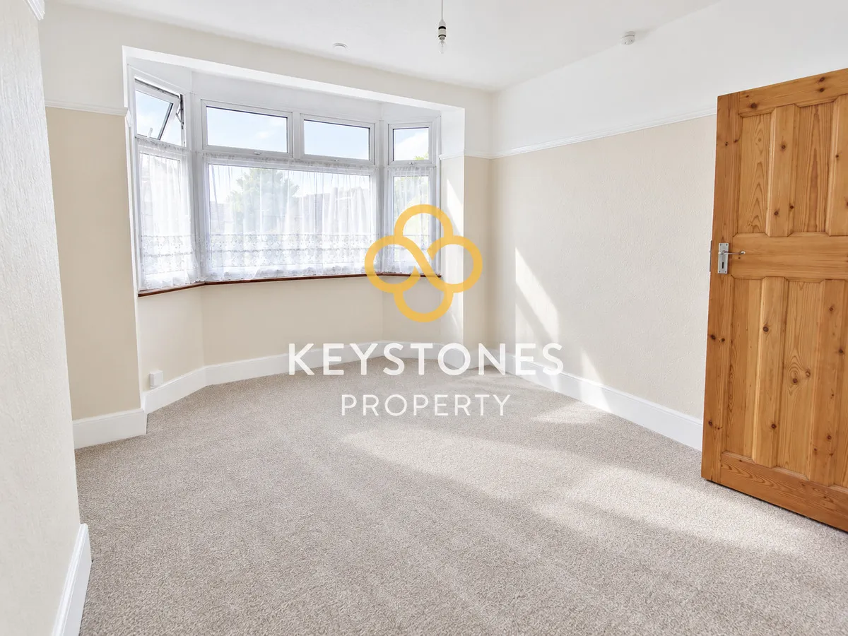 Radnor Crescent, Ilford, IG4, photo 4