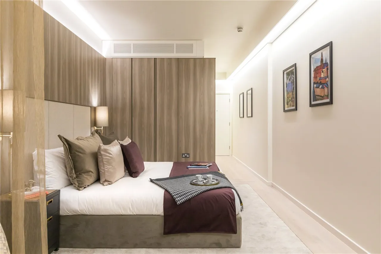 Finchley Road, Swiss Cottage, NW3, photo 3
