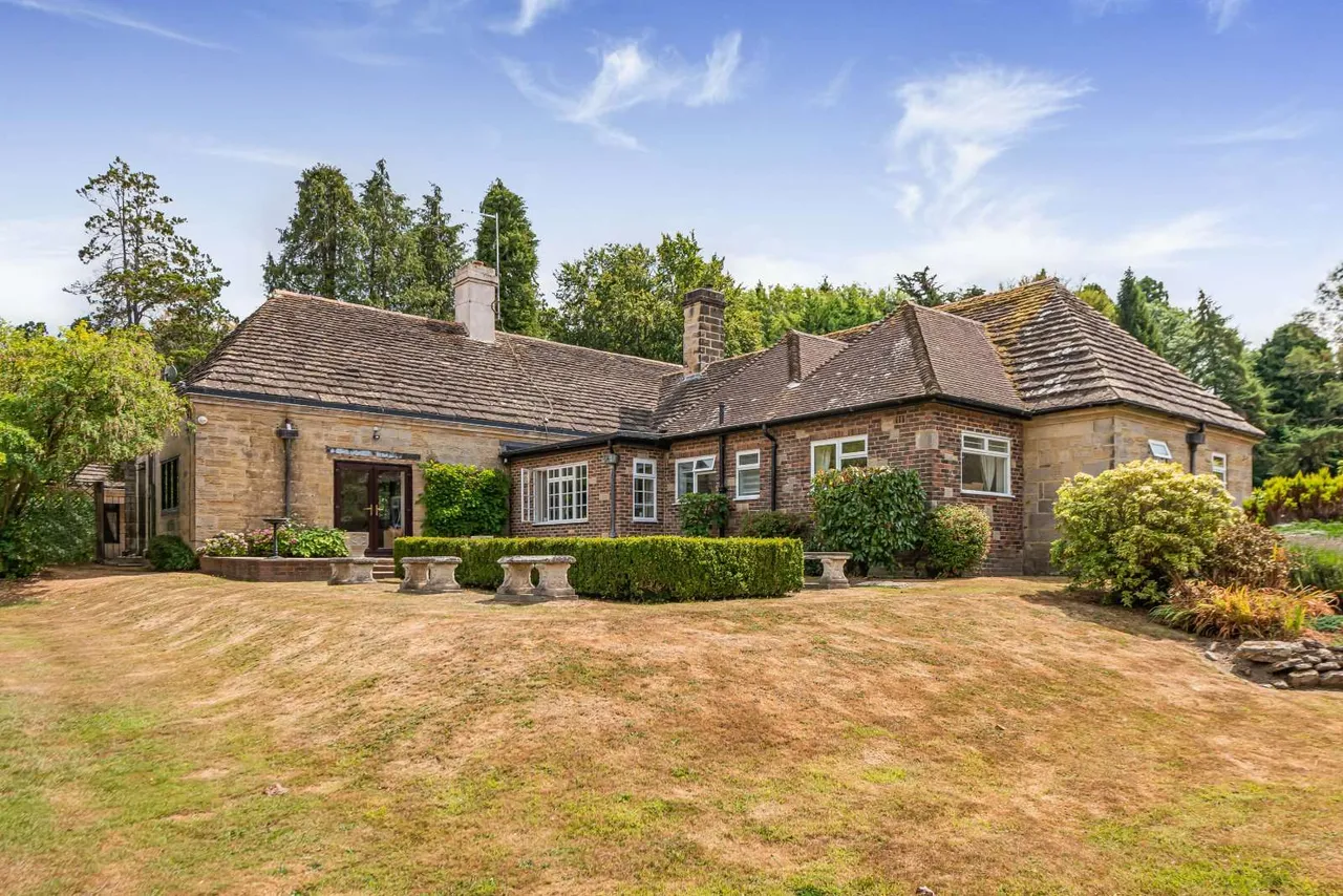 London Road, Felbridge, East Grinstead, Surrey, RH19 2RA, photo 5