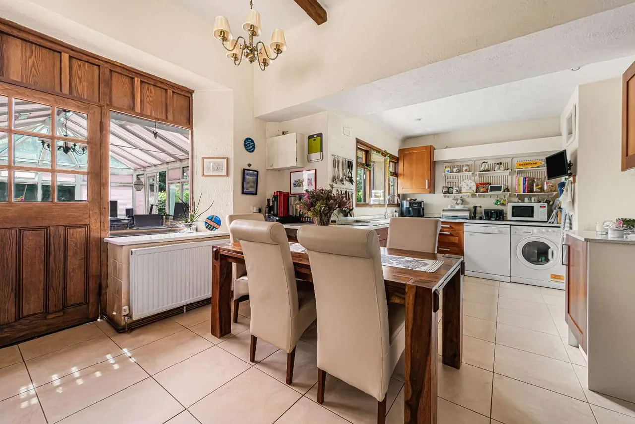 London Road, Felbridge, East Grinstead, Surrey, RH19 2RA, photo 6