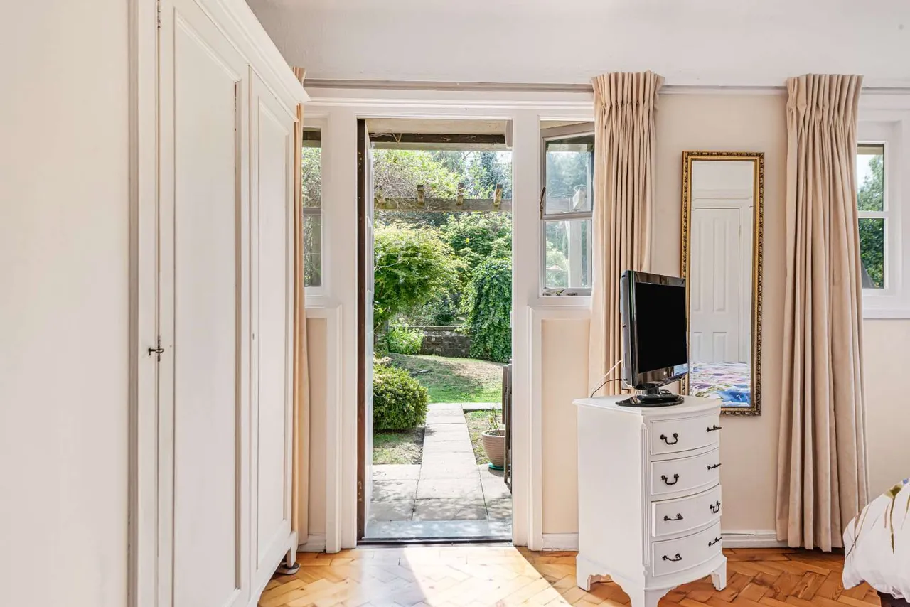 London Road, Felbridge, East Grinstead, Surrey, RH19 2RA, photo 11