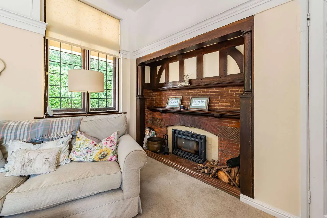 London Road, Felbridge, East Grinstead, Surrey, RH19 2RA, photo 4
