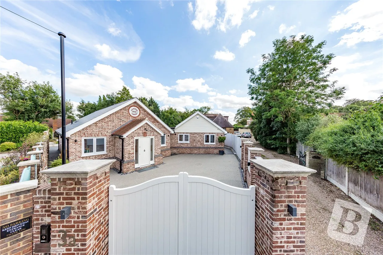 5 bed house for sale, CM5