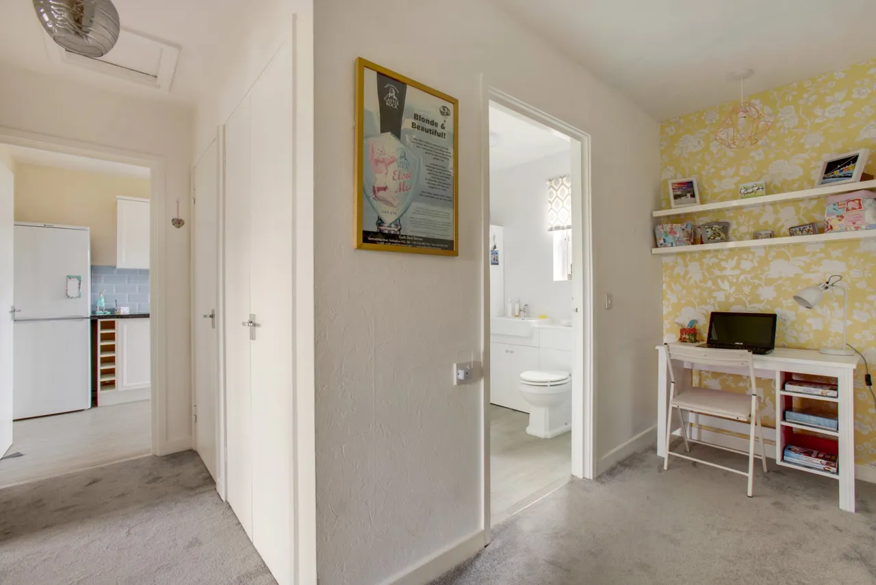 The Chestnuts, Radcliffe on Trent, NG12, photo 6