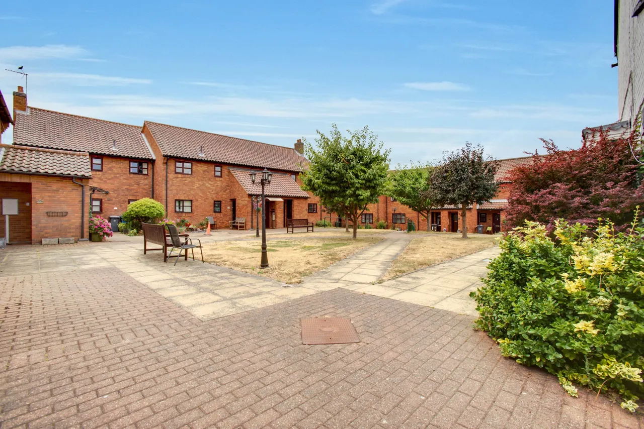 The Chestnuts, Radcliffe on Trent, NG12, photo 8