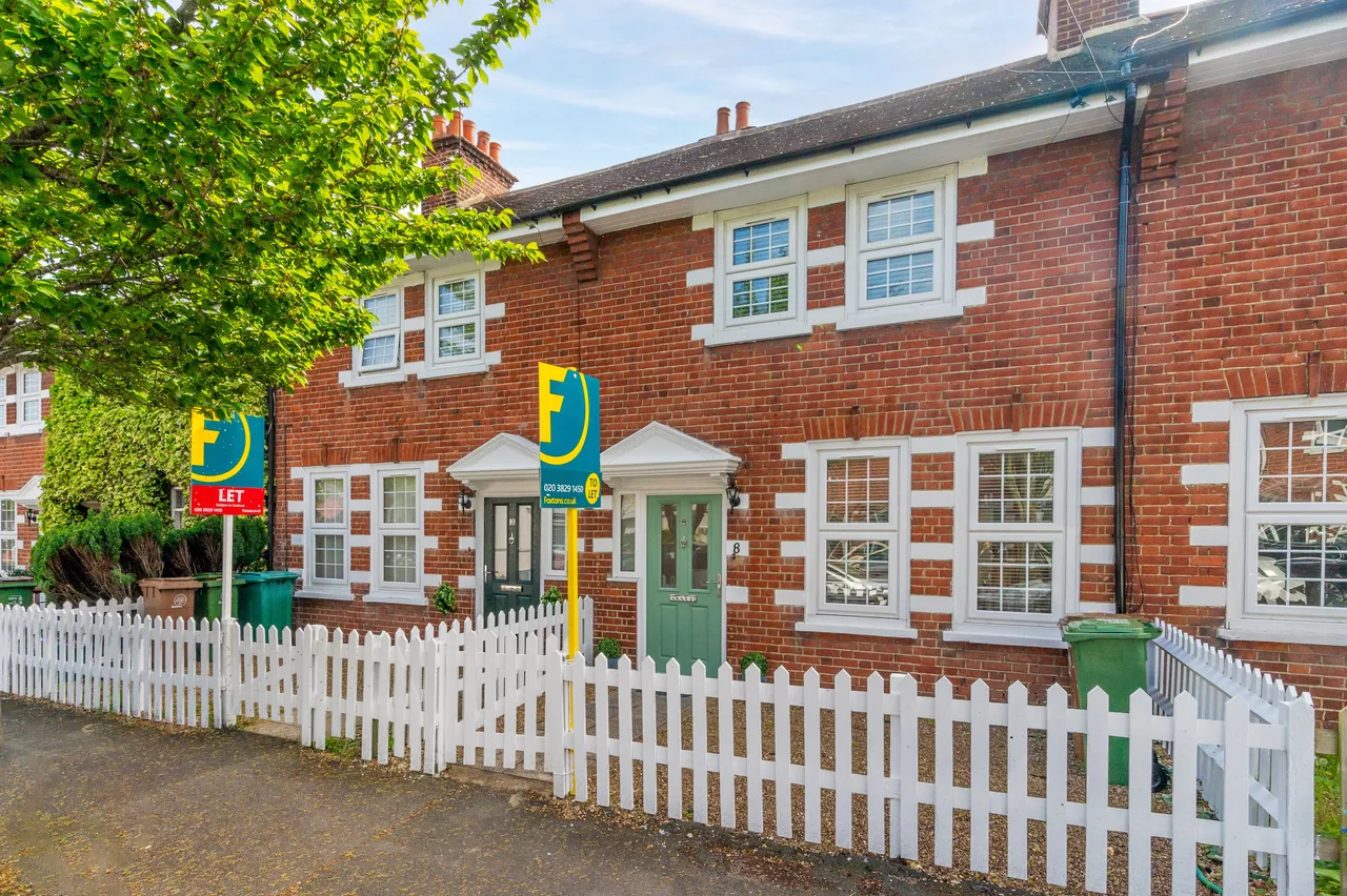 8 Cowper Avenue, Sutton, photo 2