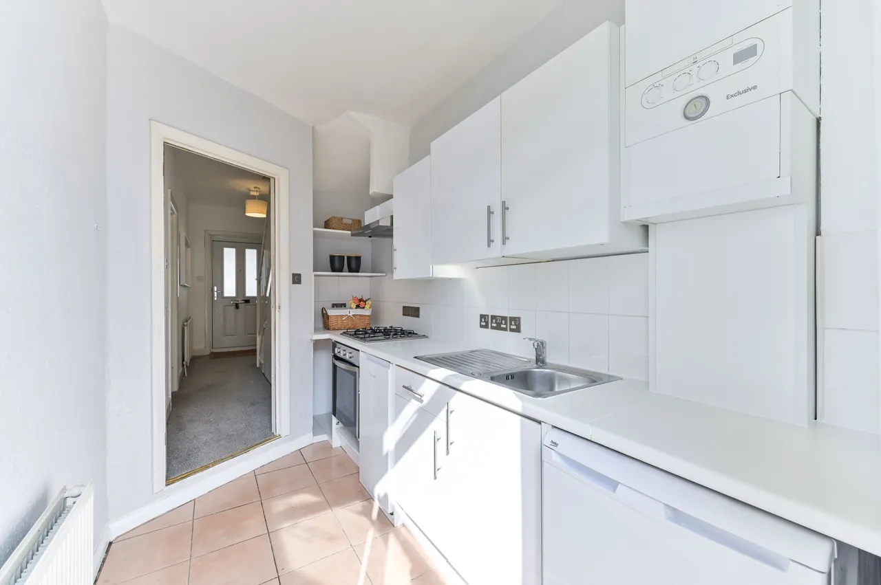 8 Cowper Avenue, Sutton, photo 7