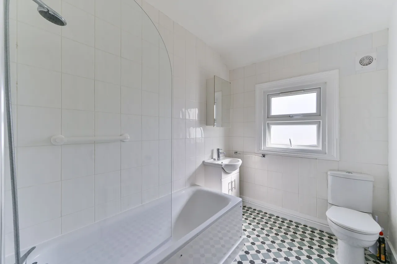 2 bed house to rent — 8 Cowper Avenue, Sutton