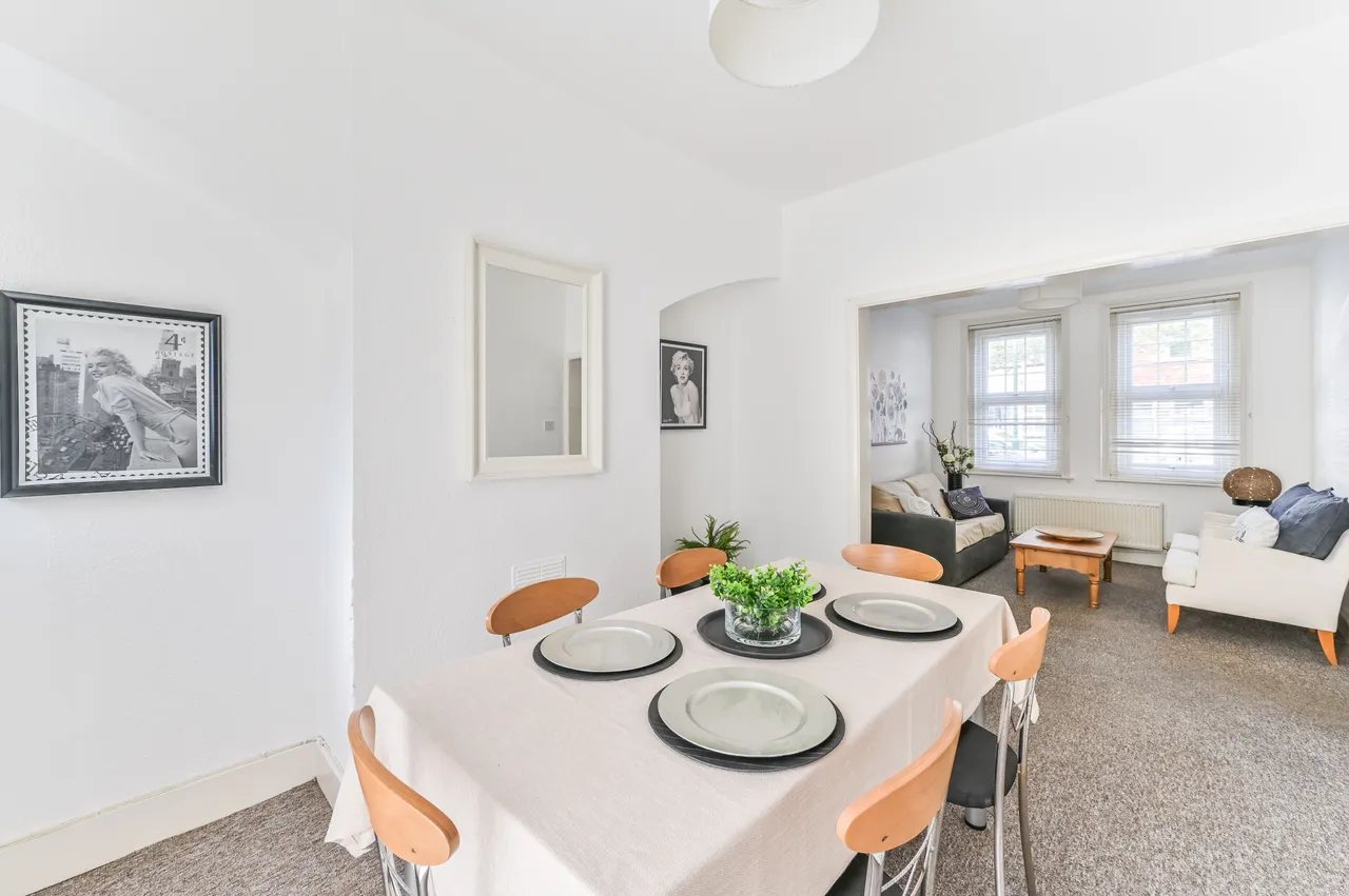 8 Cowper Avenue, Sutton, photo 6