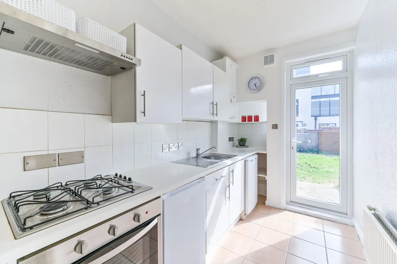 8 Cowper Avenue, Sutton, photo 8