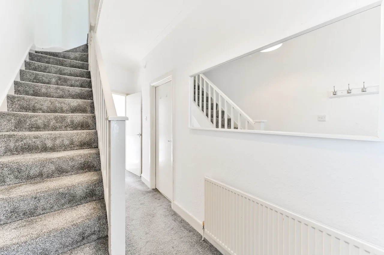 8 Cowper Avenue, Sutton, photo 9