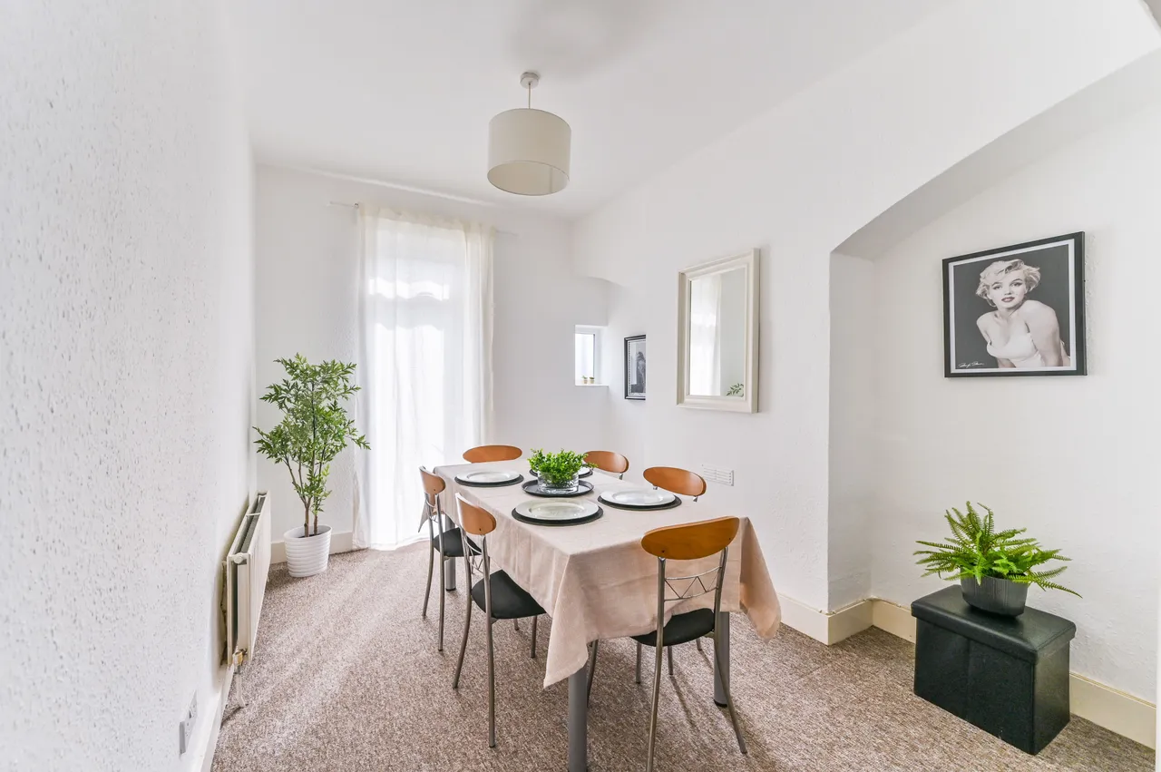8 Cowper Avenue, Sutton, photo 4