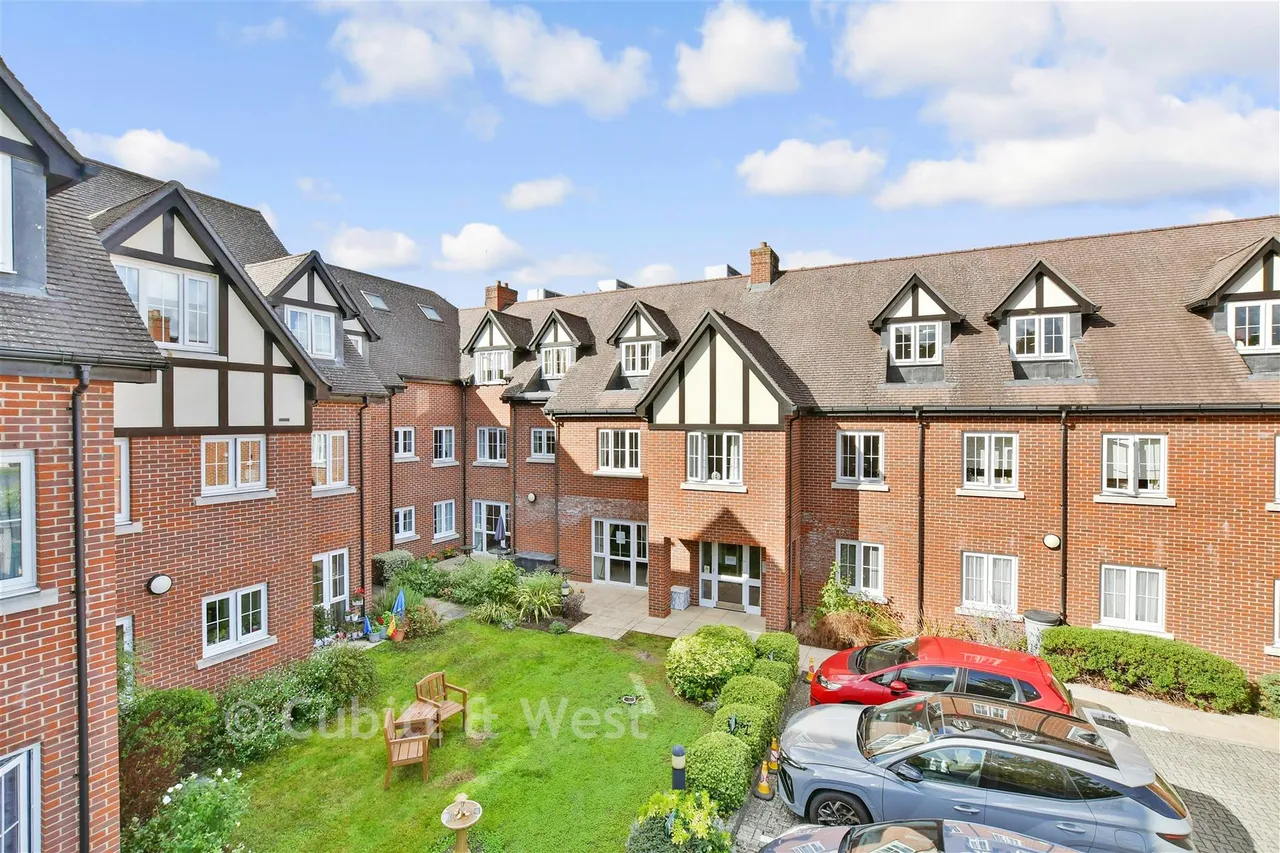 1 bed flat for sale, Waterloo Road, Epsom, KT19