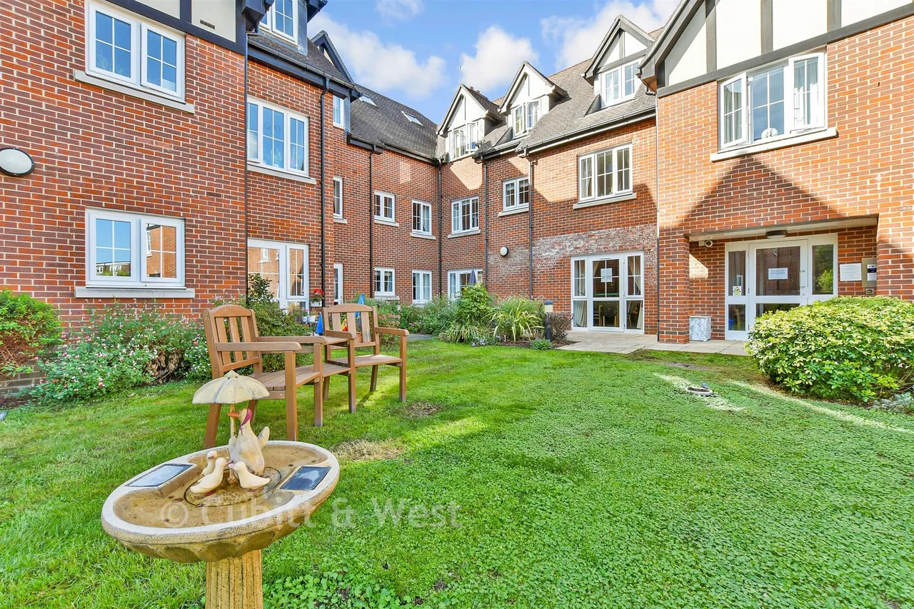 Waterloo Road, Epsom, KT19, photo 17
