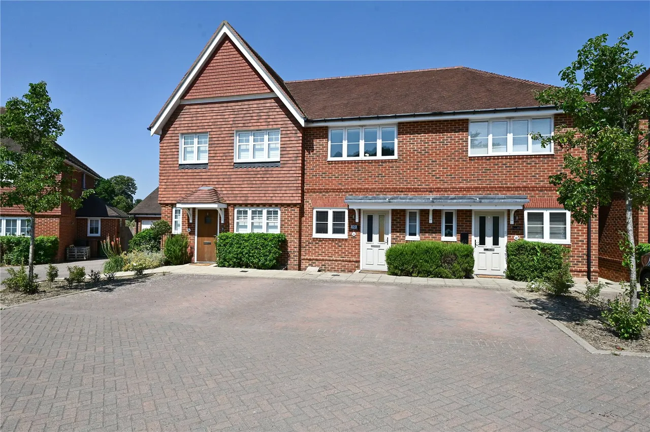 2 bed house for sale — Vyne Walk, Ash, Guildford, Surrey, GU12 6FH