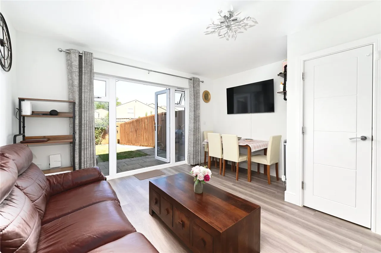 Vyne Walk, Ash, Guildford, Surrey, GU12 6FH, photo 2