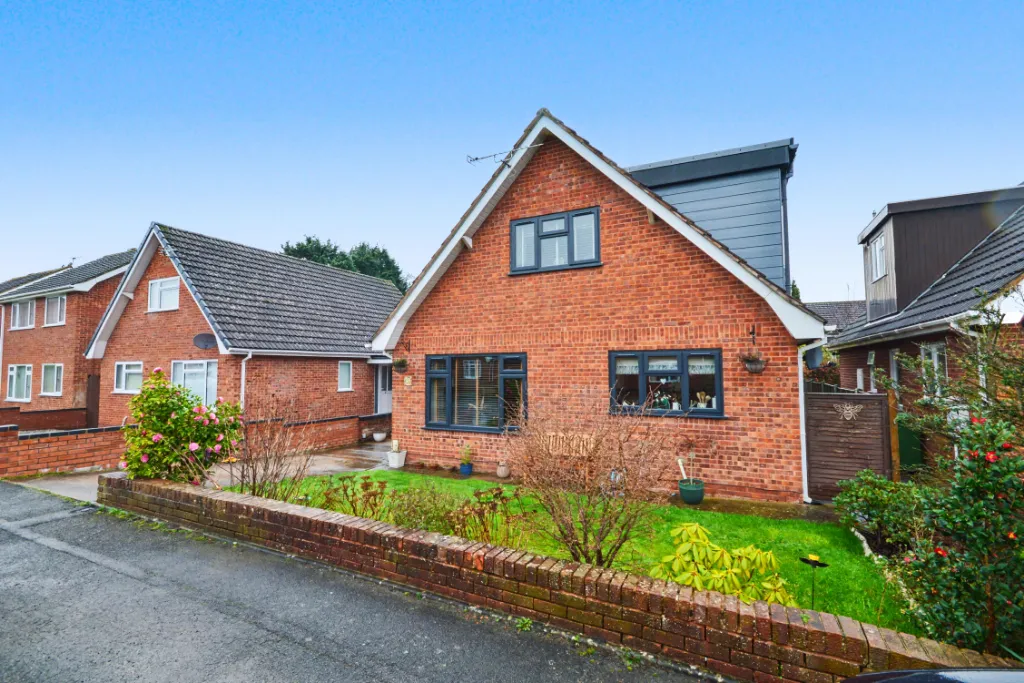 4 bed house for sale — Extended Detached House, Tensing Close, Hereford