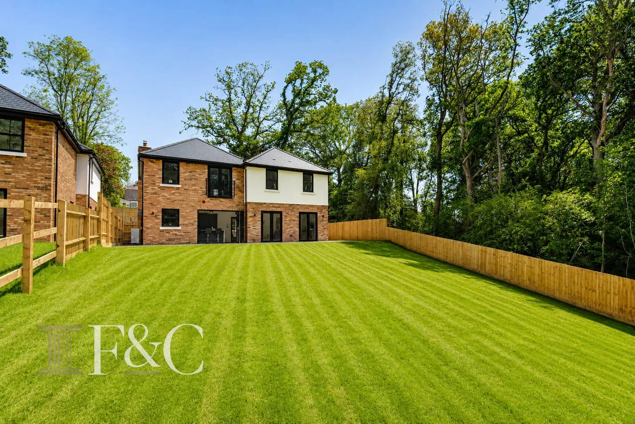 Private Road, Cuffley Hill, photo 36